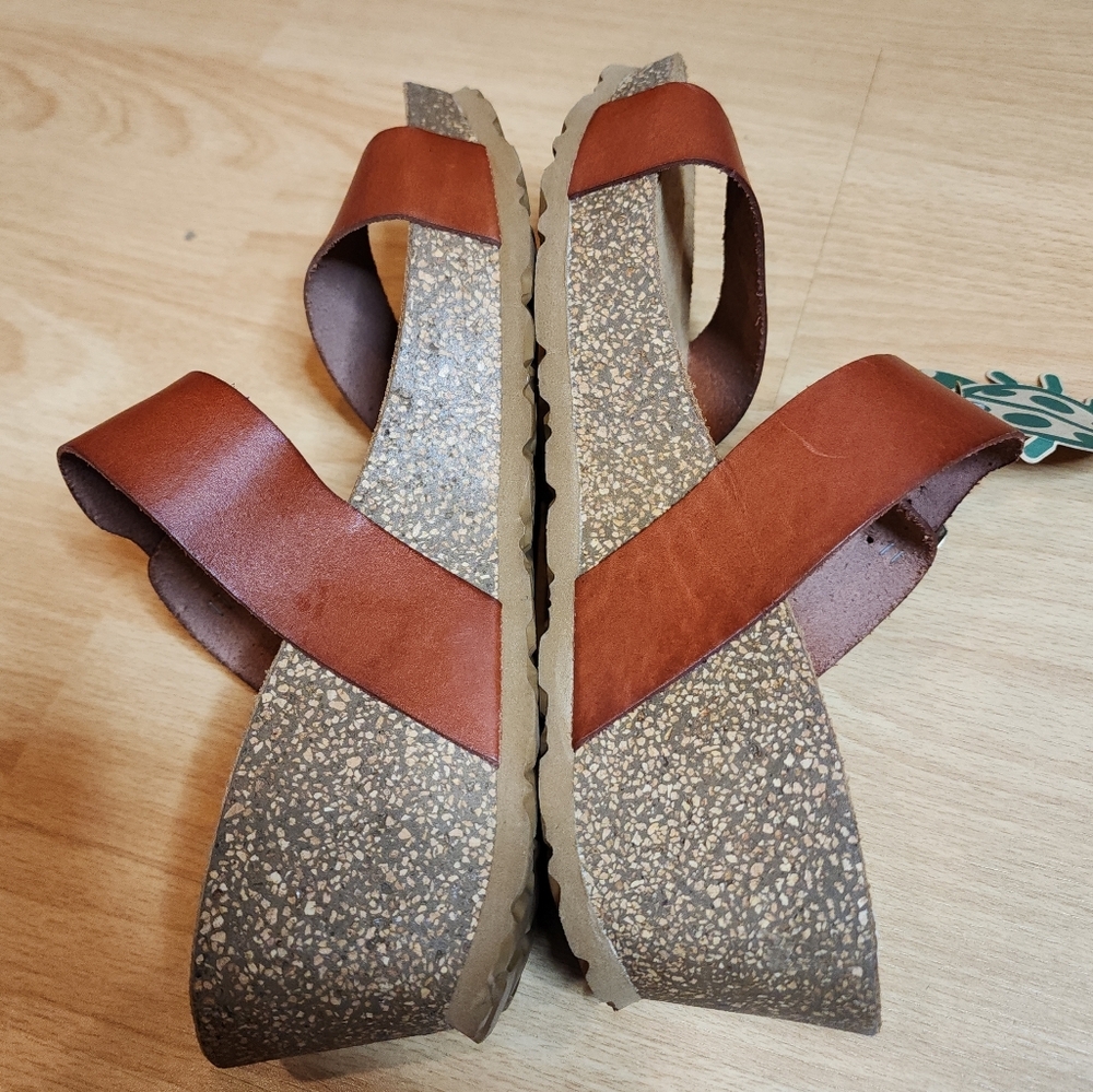 NWT Yokono Brown Leather Wedge Sandals Womens 9 Double Buckle Straps - Picture 12 of 16
